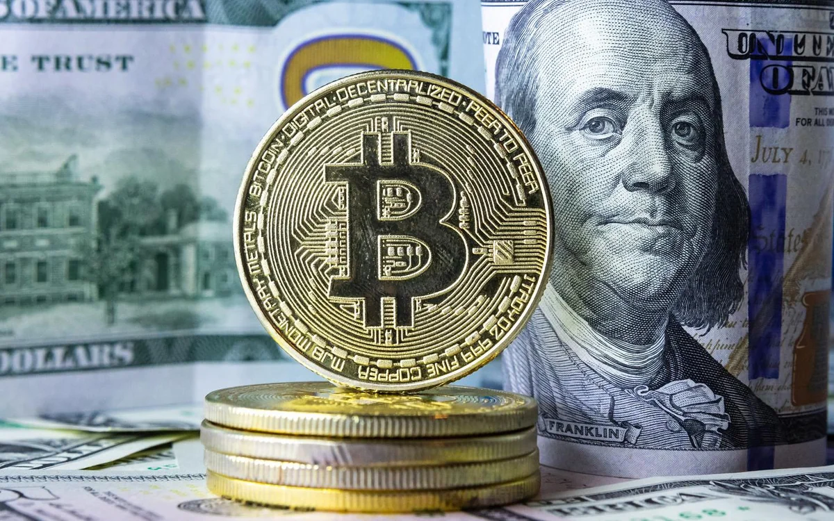 Стоимость биткойна опустилась ниже $55 тыс. впервые с 27 февраля