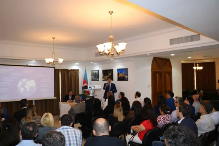 Fuad Muradov Dubayda yaşayan azərbaycanlıların problemlərini dinləyib