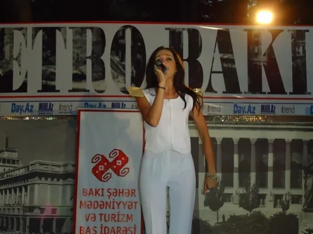 Azərbaycanın estrada müğənniləri “Retro Bakı” proqramında çıxış ediblər