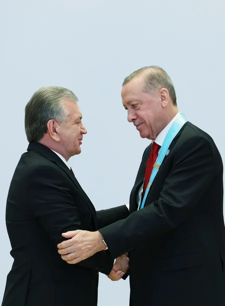 Erdogan receives Highest Order of Turkic World award in Samarkand