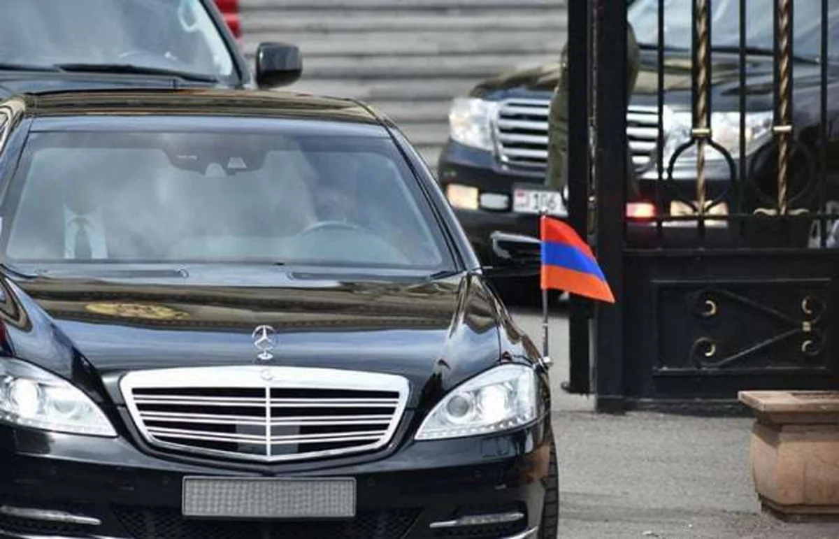 Пашинян решил сократить практически все служебные машины МИД Армении