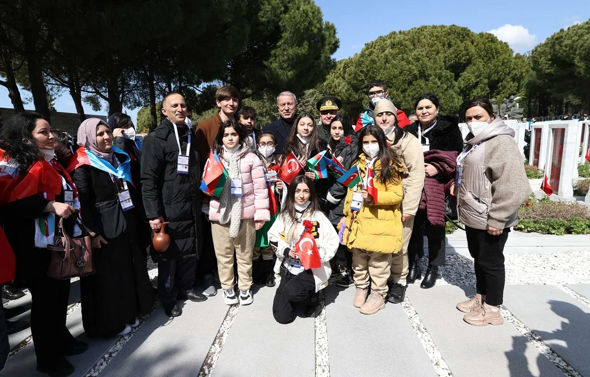 Hulusi Akar meets with visiting Azerbaijani children