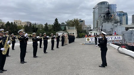 Azərbaycan MN: Rusiyanın iki hərbi gəmisi Bakıya gəlib