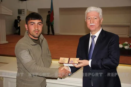 Vətən müharibəsi şəhidlərinin ailələrinə və qazilərə medallar təqdim edilib