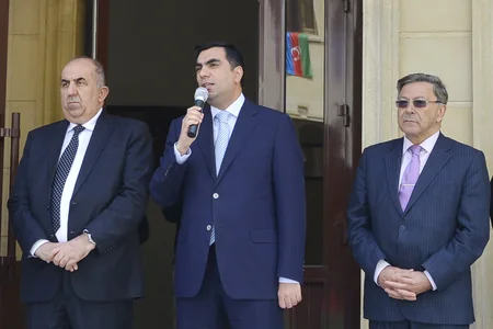 Bakı Ali Neft Məktəbində orduya dəstək aksiyası keçirilib - FOTO