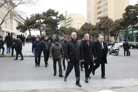 Azərbaycan xalqı Heydər Əliyevin xatirəsini yad edir - FOTOREPORTAJ