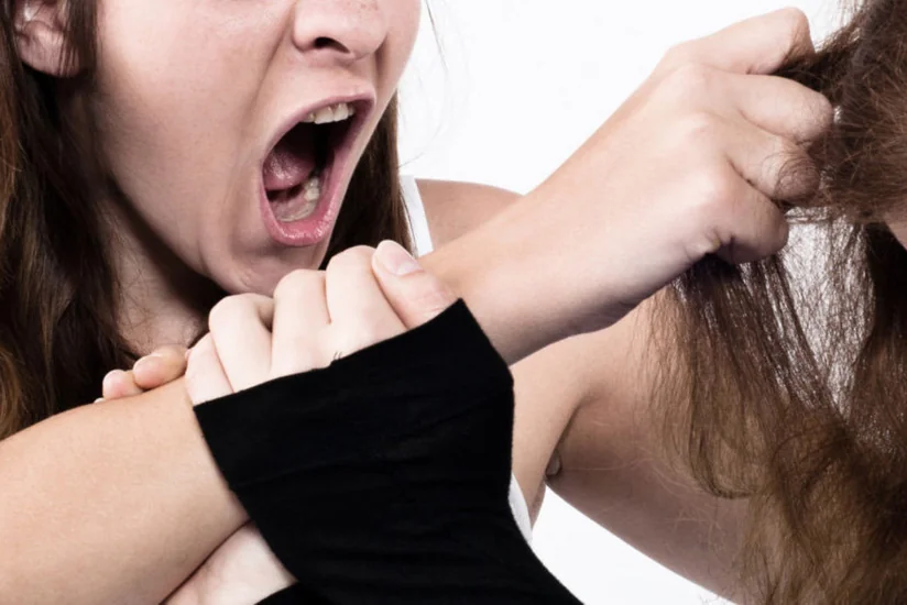 Bakıda qadınlar arasında dava zamanı bir nəfər kəllə-beyin travması alıb