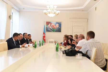 Dövlət Komitəsinin sədri xarici jurnalistləri Böyük Qayıdış proqramı barədə məlumatlandırıb