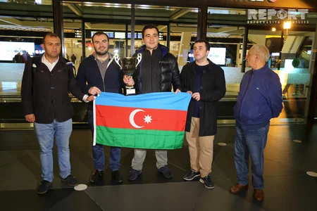 Üçqat Avropa çempionu olmuş Azərbaycan şahmatçıları Vətənə dönüb - FOTO