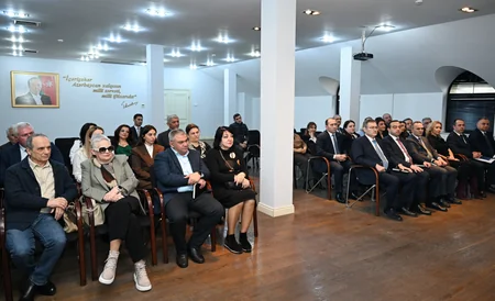 Samir Nuriyev “İçərişəhər” Dövlət Tarix-Memarlıq Qoruğu İdarəsinin yeni sədrini kollektivə təqdim edib