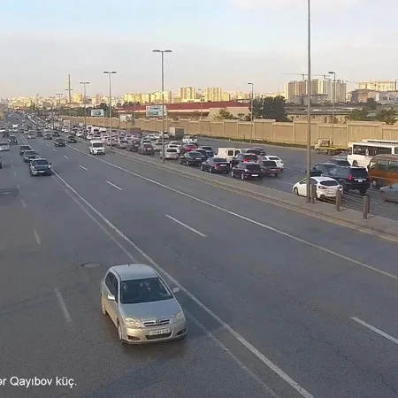 Bakının 16 yolunda tıxac yaranıb