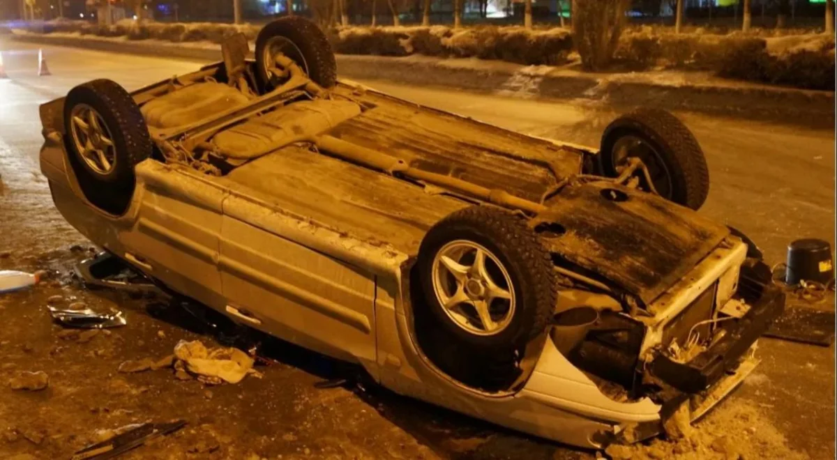 В Билясуваре перевернулся автомобиль, пострадали три человека