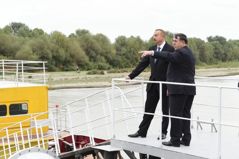 İlham Əliyev Neftçala rayonunun əkin sahələrinə suvarma suyunun verilməsi mərasimində iştirak edib
