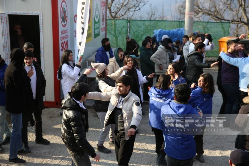 Участники акции протеста на дороге Шуша-Ханкенди исполнили азербайджанский танец Яллы