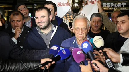 Üçqat Avropa çempionu olmuş Azərbaycan şahmatçıları Vətənə dönüb - FOTO