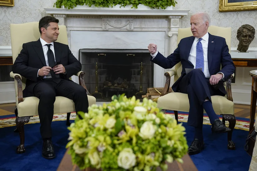 Представители США и Украины намерены организовать разговор Байдена и Зеленского