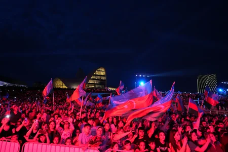 Heydər Əliyev Mərkəzinin parkında Milli Qurtuluş Gününə həsr olunan konsert keçirilib