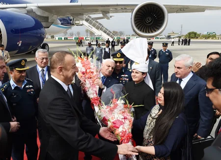 President Ilham Aliyev arrives in Pakistan for a visit