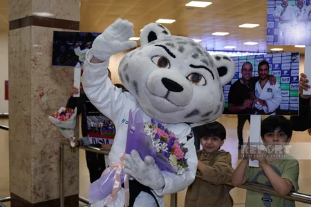 Dünya çempionu Hidayət Heydərov vətənə qayıdıb