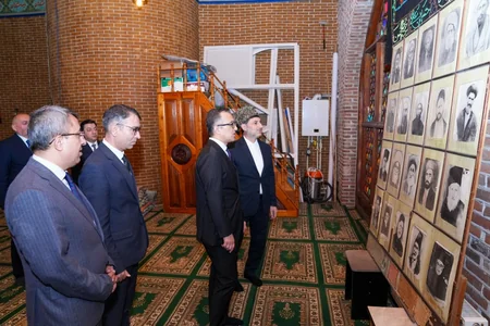 Dini Komitənin sədri Lənkərandakı “Şeyx Zahid” ziyarətgahı və Böyük bazar “Cümə” məscidində olub