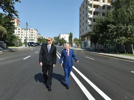 ​Prezident İlham Əliyev Bakının üç küçəsində aparılan abadlıq və yenidənqurma işlərindən sonrakı vəziyyətlə tanış olub