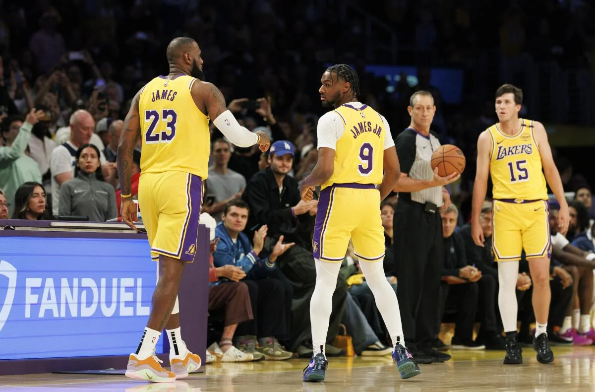 NBA tarixində ilk dəfə ata və oğul rəsmi matçda eyni anda meydana çıxıblar