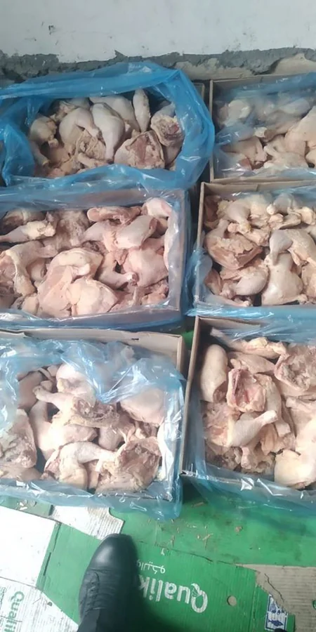 В Гяндже пресечена попытка поставки непригодного куриного мяса в донерные