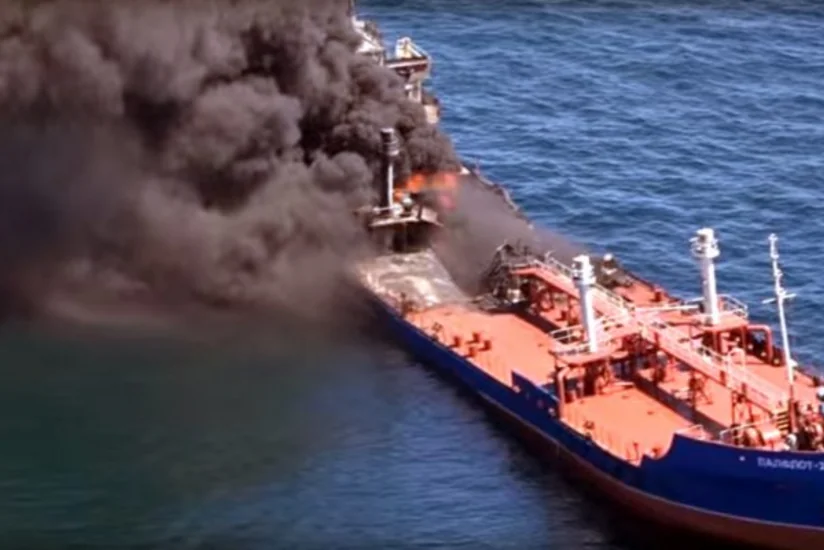 Экипаж горевшего на Каспии танкера доставят в Астрахань 28 апреля