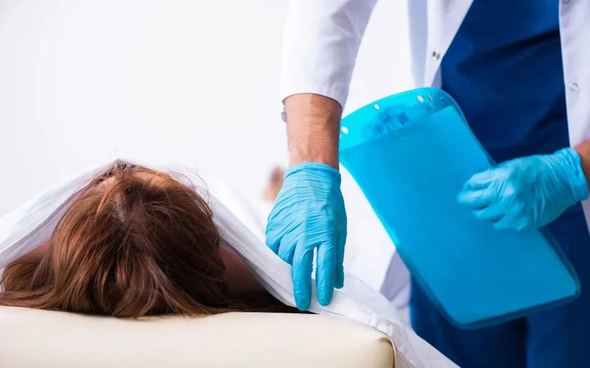 В Агсу 15-летняя девочка совершила суицид