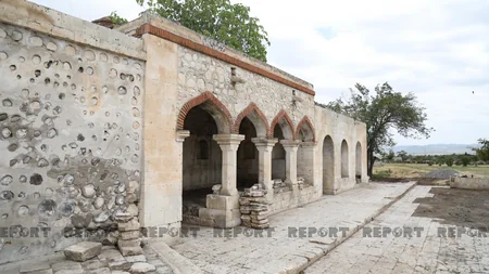 Jurnalistlər Pənahəli xanın sarayının yerləşdiyi imarət kompleksində olub