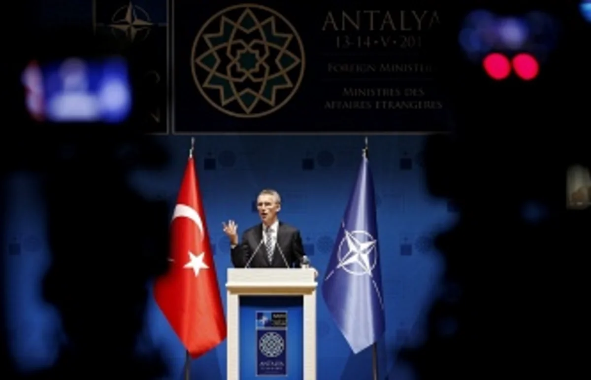 ​Yens Stoltenberg : Rusiya qonşularını qorxudur