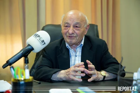 Xalq artisti Arif Məlikovun qəbirüstü abidəsi - VİDEO