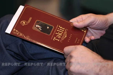 DOST Mərkəzində Çexovun “Təklif” pyesi əsasında hazırlanmış tamaşanın premyerası olub