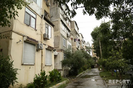 Bakının mərkəzi küçələrində “balkon”lar sökülür - FOTO