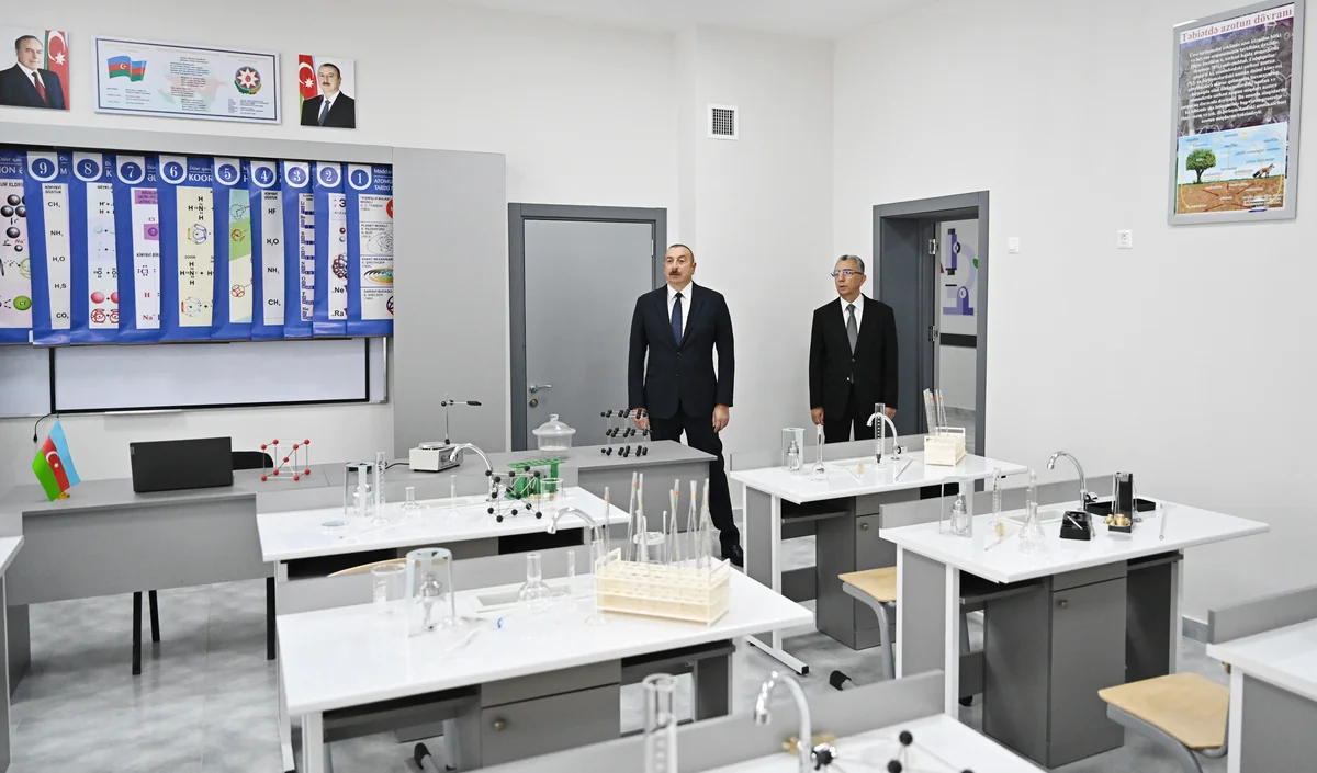 Prezident Bakıda yeni inşa edilən məktəb kompleksində yaradılan şəraitlə tanış olub