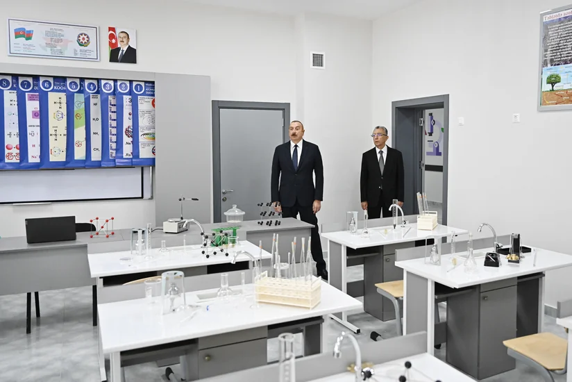 Prezident Bakıda yeni inşa edilən məktəb kompleksində yaradılan şəraitlə tanış olub