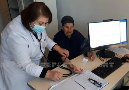 Yevlaxda 108 yaşlı qadın COVID-19-a qarşı peyvənd olundu