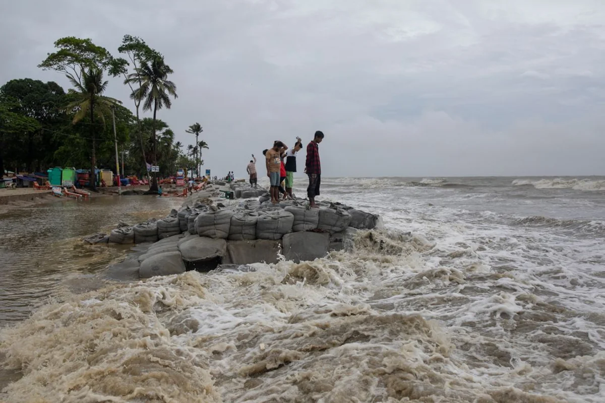 Cyclone kills 16 in India, Bangladesh and cuts power to millions