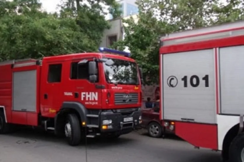 Bakıda avtodayanacaqda yanğın baş verib: 9 avtomobil yanıb