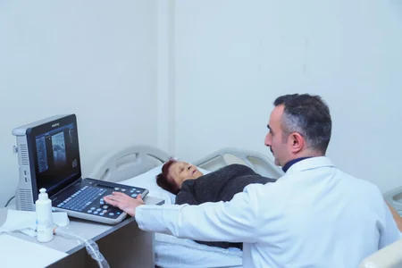 West Hospitalın həkimləri sosial xidmət müəssisəsinin sakinlərini müayinə edib