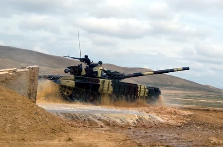 Azərbaycanın müdafiə naziri Silahlı Qüvvələrin tank bölmələrinin döyüş hazırlığını yoxlayıb