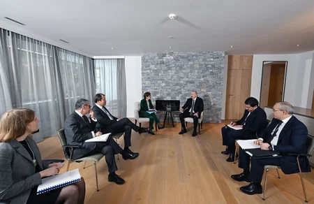 President Ilham Aliyev meets with EBRD President in Davos