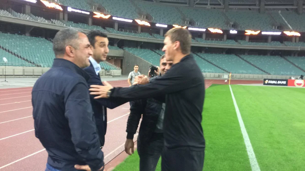 Azərbaycanın veteran futbolçuları Vorsklanın baş məşqçisi ilə görüşüblər