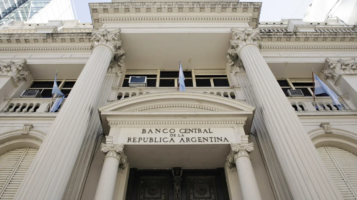 Центробанк Аргентины повысил ключевую ставку до 60%