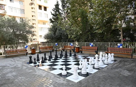 Bakıda yenilənmiş növbəti həyət sakinlərin istifadəsinə verilib