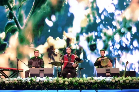 Heydər Əliyev Mərkəzinin parkında muğam-caz konserti olub
