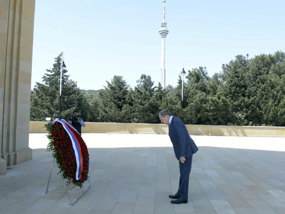 Lavrov Şəhidlər xiyabanını ziyarət edib - FOTO