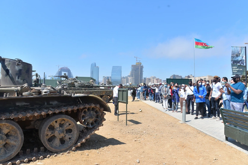 Foreign students visit Military Trophy Park