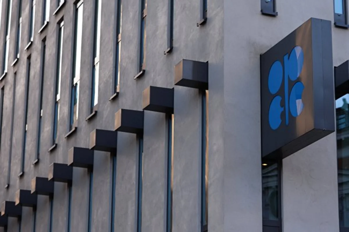 ОПЕК+ продлил механизм компенсаций для двоечников