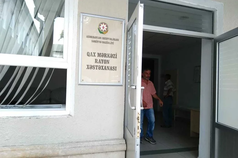Qaxda zəlzələ zamanı xəsarət alanlardan biri müalicə məqsədilə Bakıya göndərilib